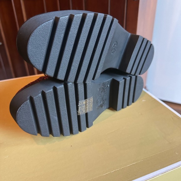 Flawed-NIB-Michael Kors - glitter combat boots-Excess glue at the oft toe. - Picture 6 of 7